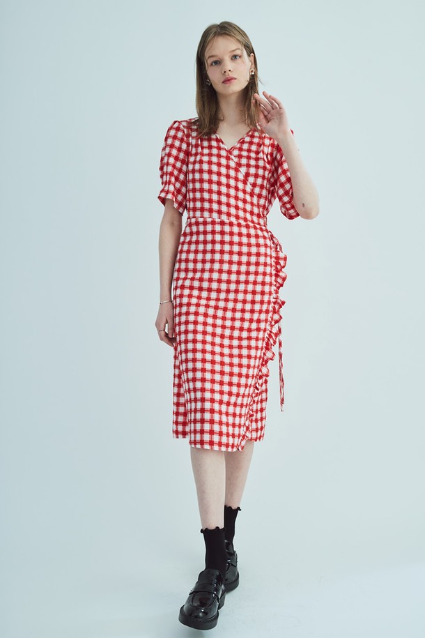 OPENING SUNSHINE - 반소매 원피스 - RUFFLE WRAP DRESS_RED CHECK