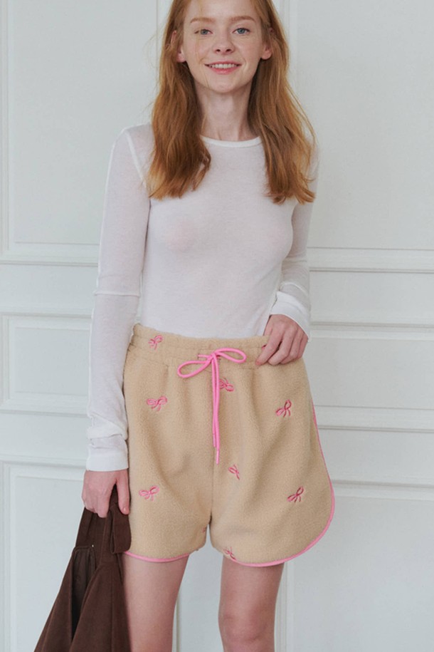 OPENING SUNSHINE - 롱/미디팬츠 - Ribbon Pointed Fleece Short-pants_Beige