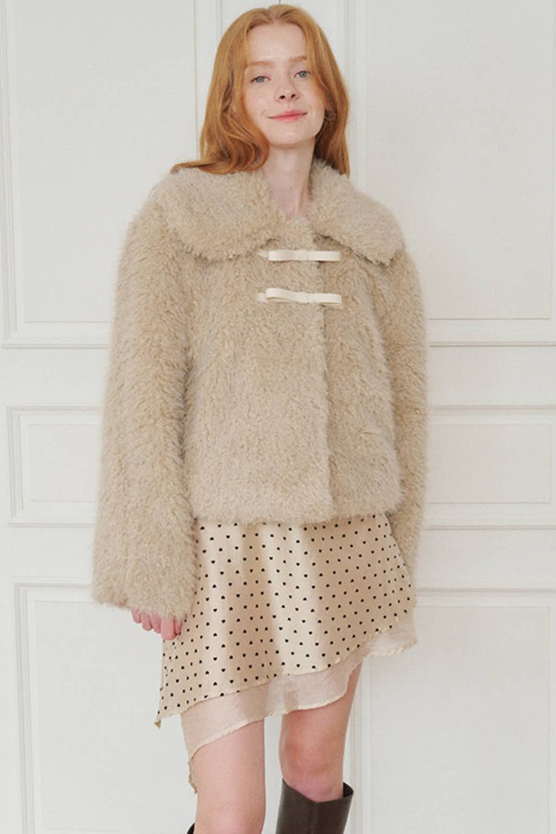 OPENING SUNSHINE - 자켓 - Ribbon buckle shearling fur jacket_Beige