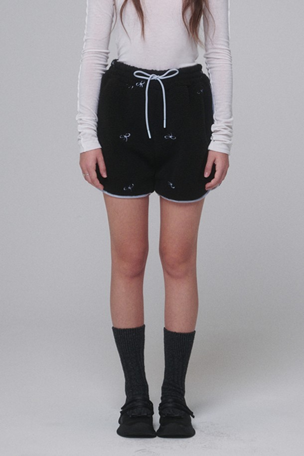 OPENING SUNSHINE - 롱/미디팬츠 - Ribbon Pointed Fleece Short-pants_Black