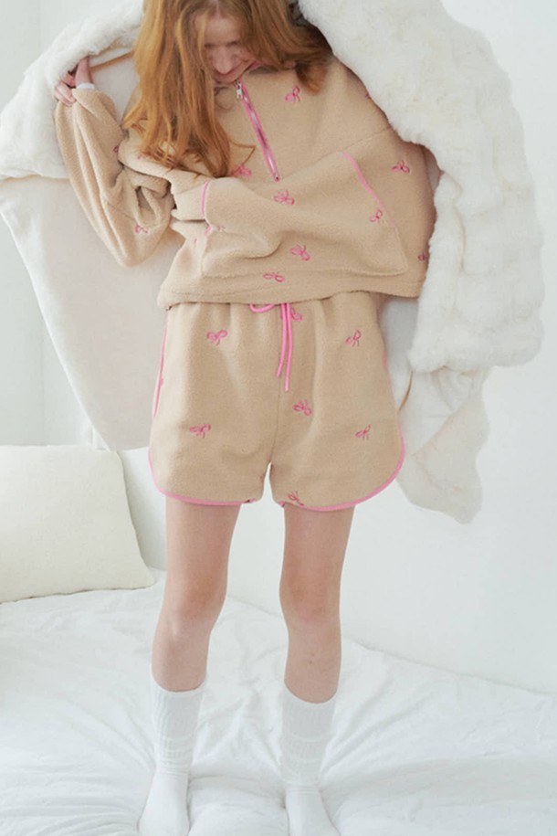 OPENING SUNSHINE - 롱/미디팬츠 - Ribbon Pointed Fleece Short-pants_Beige