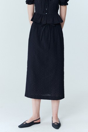 Flower embroidery H-line long skirt_Black