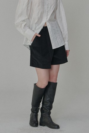 [리퍼브] Corduroy Two-tuck Shorts_Black
