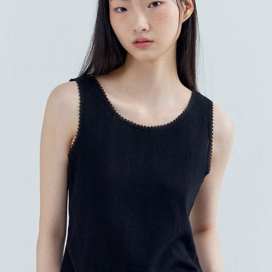 Eyelet Sleeveless Cropped Top_Black