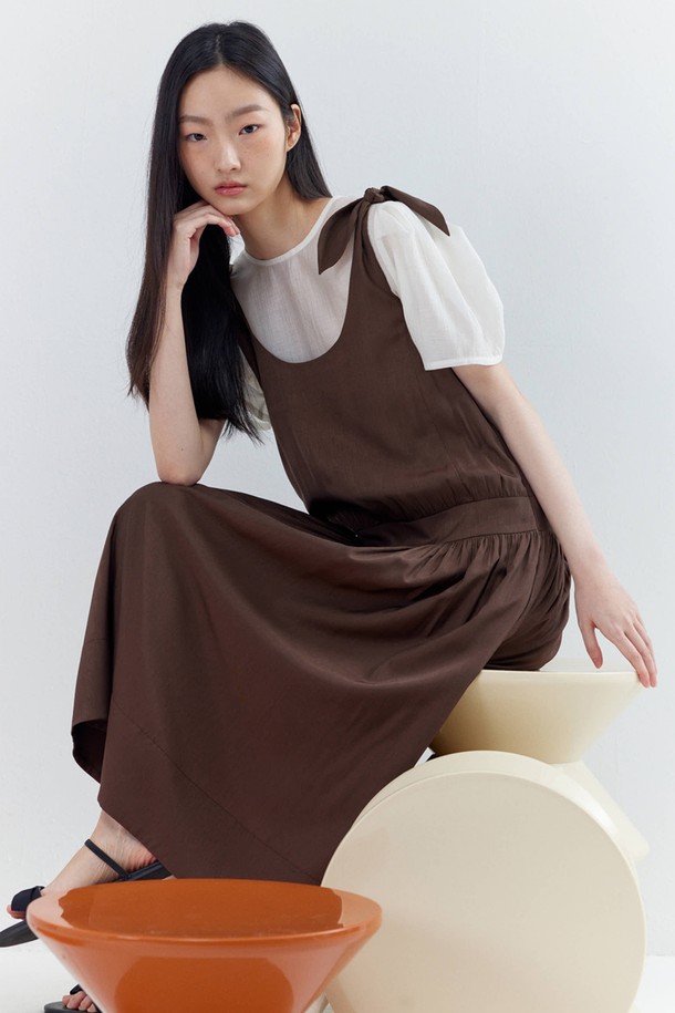 OPENING SUNSHINE - 민소매 원피스 - Ribbon Shoulder Strap Shirring Sleeveless Dress_Brown