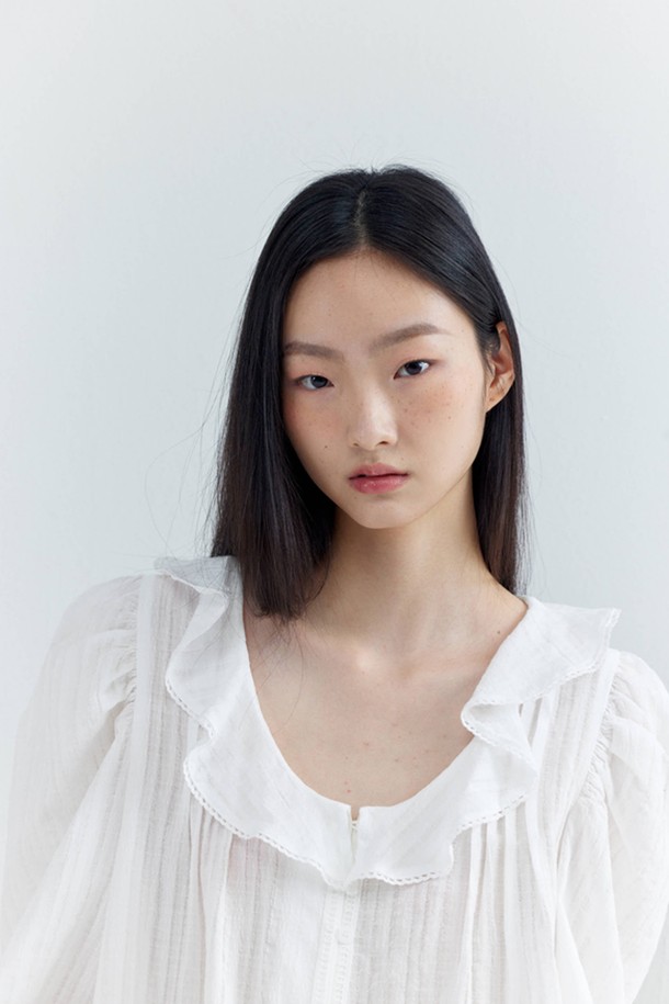 OPENING SUNSHINE - 블라우스 - Ruffle Lace Pin-tuck Cotton Blouse_White