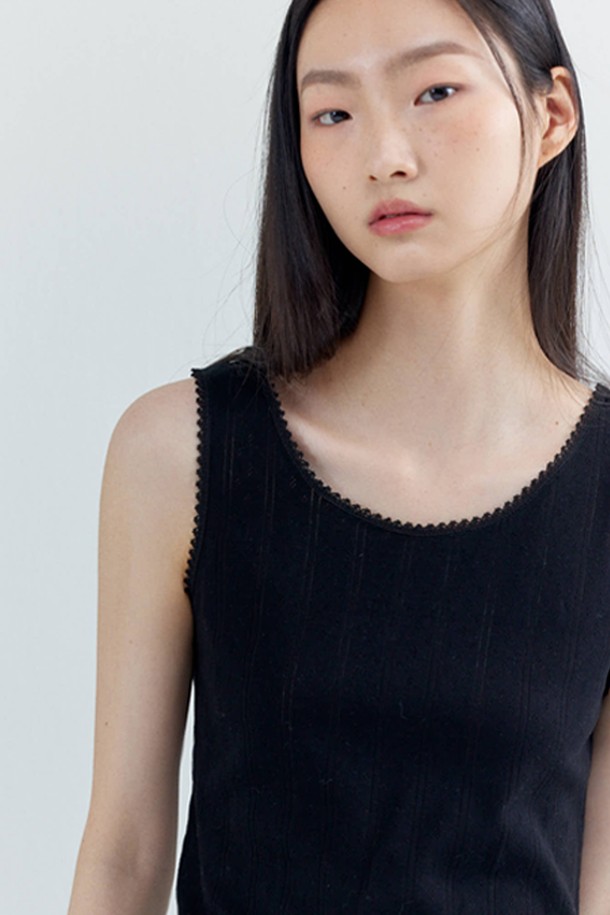 OPENING SUNSHINE - 민소매티셔츠 - Eyelet Sleeveless Cropped Top_Black