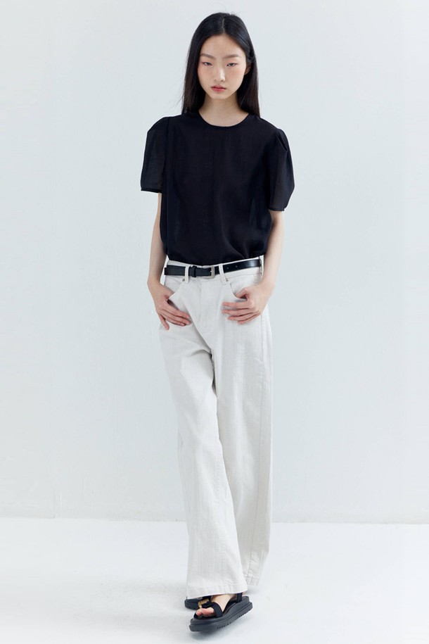 OPENING SUNSHINE - 블라우스 - Puff Sleeve Basic Short-sleeved Blouse_Black