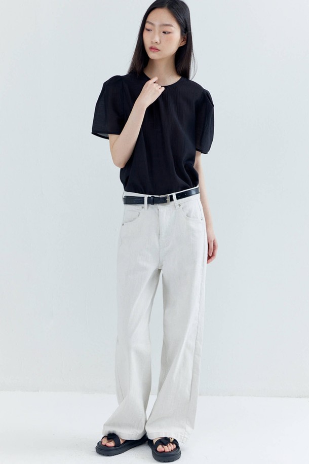 OPENING SUNSHINE - 블라우스 - Puff Sleeve Basic Short-sleeved Blouse_Black