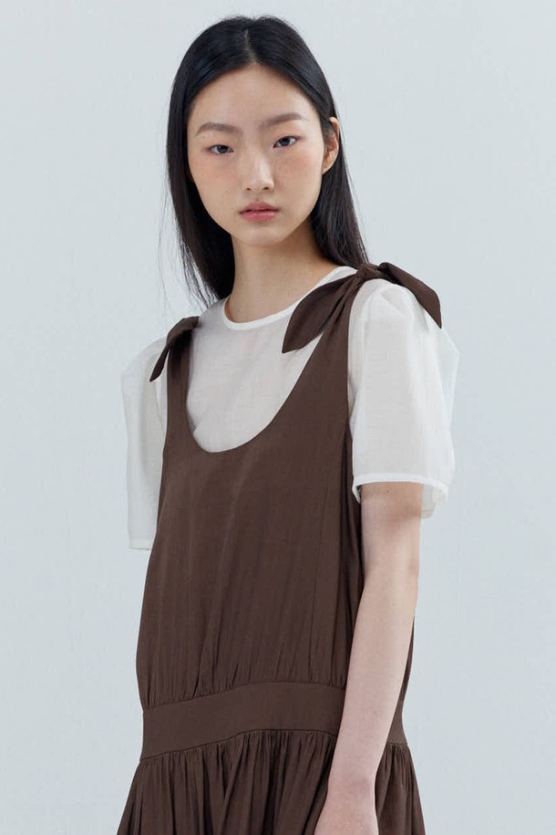 OPENING SUNSHINE - 민소매 원피스 - Ribbon Shoulder Strap Shirring Sleeveless Dress_Brown