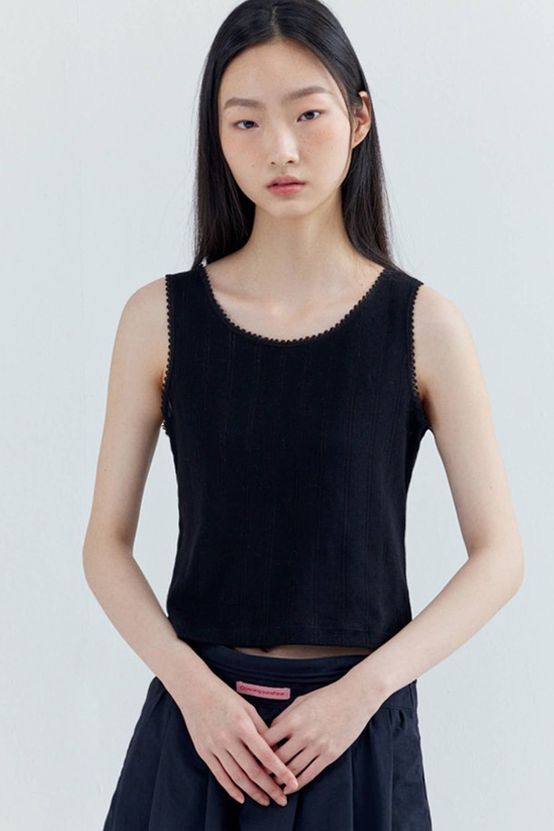 OPENING SUNSHINE - 민소매티셔츠 - Eyelet Sleeveless Cropped Top_Black