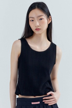 Eyelet Sleeveless Cropped Top_Black