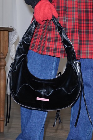 Zipper Detail Shining Shoulder Bag_Black