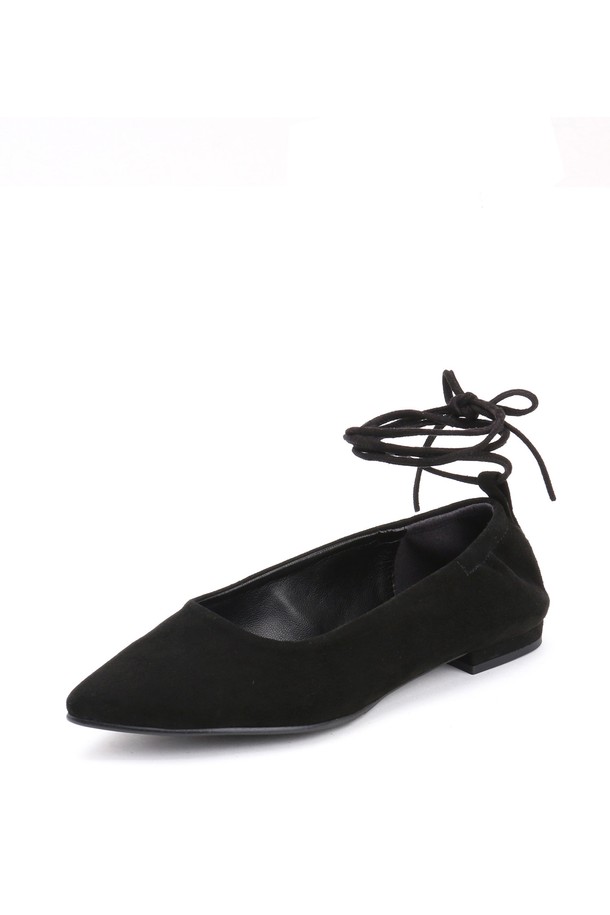 **[리퍼브 상품] 플랫슈즈_ADS258**은 여성 고객을 위한 뾰족코 플랫슈즈입니다. 부드러운 스웨이드와 가죽 소재로 제작되었으며, 굽 높이는 1cm로 편안한 착용감을 선사합니다. 색상은 블랙, 브라운, 아이보리 3가지로 준비되었으며, 앵클 스트랩 디테일과 미니멀한 디자인이 특징입니다. 일상, 데이트룩, 오피스룩 등 다양한 스타일에 매치하기 좋으며, 발볼이 좁은 분들께 추천합니다. 발볼이 넓은 경우 한 사이즈 크게 주문하는 것을 권장합니다.
