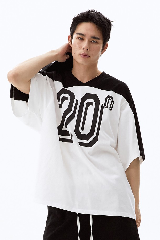 HYIIⁿ - 반팔티셔츠 - [Unisex] Number Printed Vneck Overfit Tshirt Black