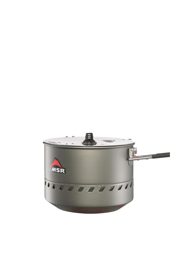 MSR(엠에스알) 리액터 포트세트 2.5L는 캠핑, 하이킹, 백패킹에 최적화된 알루미늄 소재의 그레이 컬러 포트 세트입니다. 2.5L 용량으로 넉넉한 조리가 가능하며, 방풍 기능과 고효율 열효율을 통해 고산에서도 안정적인 사용을 보장합니다. 뚜껑 잠금 고리, 고무 손잡이, 눈금 표시 등 사용 편의성을 높였으며, 컴팩트한 패킹으로 휴대성을 향상시켰습니다. 버너 헤드 히트 익스체인저, 내부 연료 압력 조절, 통합 스토브 시스템 등 혁신적인 기술이 적용되어 물 끓이기, 햇반 데우기, 눈 녹이기에 유용합니다.
