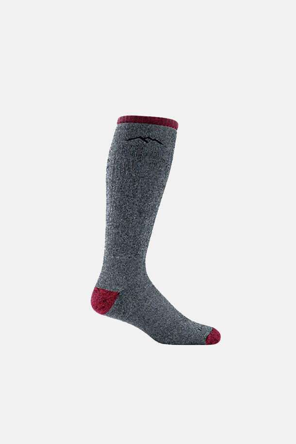 단터프 마운티니어링 스모크는 등산 및 하이킹에 적합한 양말로, 사계절 내내 착용 가능합니다. 울, 나일론, 스판덱스 혼방 소재로 제작되어 흡습, 향균, 속건, 통기 기능을 제공합니다. 두꺼운 두께감과 무지 디자인으로 다양한 등산룩, 캠핑룩, 가을 나들이룩에 잘 어울립니다. 아치 서포트, 무봉제 토우 구조, 고밀도 쿠셔닝, 미끄럼 방지, 물집 방지, 강화된 마모 구역 등 다양한 기능으로 편안함과 안전성을 높였습니다. 고프코어, 캐주얼, 스포티 스타일을 즐기는 분들께 추천합니다.
