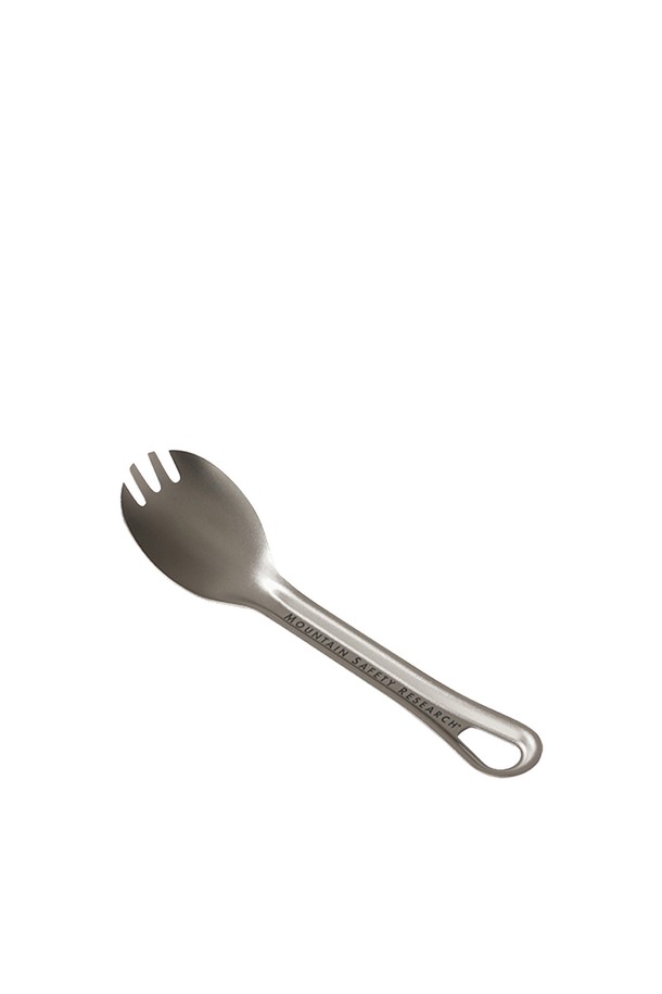 MSR 티탄 스포크는 캠핑, 백패킹, 아웃도어 활동에 적합한 다용도 식기입니다. 티타늄 소재로 제작되어 뛰어난 내구성을 자랑하며, 스틸 대비 절반 무게로 휴대성을 높였습니다. 스푼과 포크가 결합된 다기능 디자인으로 실용성을 더했으며, 카라비너 클립이 포함되어 간편하게 휴대할 수 있습니다. 초경량 설계를 통해 장비 무게를 줄여주는 동시에, 알루미늄 대비 2배 강도를 제공합니다. 실버 색상으로 깔끔하고 세련된 디자인을 갖춘 공용 제품입니다.
