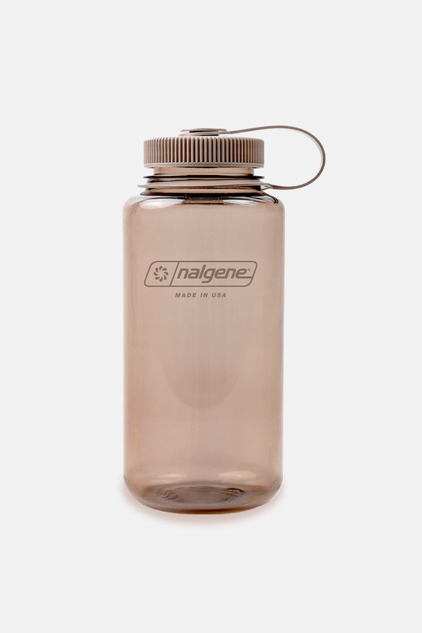 날진 와이드마우스 서스테인 모카 1.0L는 등산, 하이킹, 여행 등 다양한 야외 활동에 적합한 물병입니다. 모카 컬러의 플라스틱 소재로 제작되었으며, BPA/BPS Free, FDA 승인 소재를 사용하여 안심하고 사용할 수 있습니다. 재활용 플라스틱 50%를 함유하여 친환경적이며, -40°C ~ 100°C의 온도 저항성을 자랑합니다. 와이드마우스 디자인과 루프가 있어 편리하며, 밀리리터/온스 눈금 표시와 누수방지 씰링 기능을 갖춰 실용성을 높였습니다. 1.0L 용량으로 넉넉하게 수분 보충이 가능하며 보온 기능도 제공합니다.
