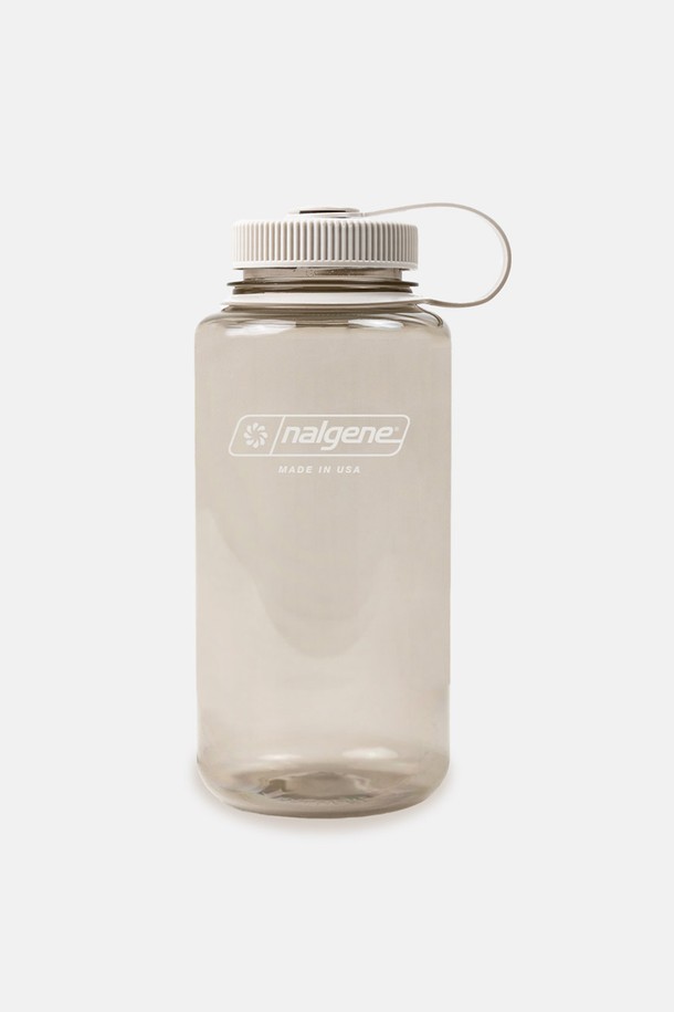 날진 와이드마우스 서스테인 코튼 1.0L는 등산, 아웃도어, 일상생활에서 유용하게 사용할 수 있는 물병입니다. 1.0L 용량으로 넉넉한 수분 보충이 가능하며, 재생 플라스틱 소재를 사용하여 환경까지 생각했습니다. 와이드마우스 디자인으로 얼음이나 과일 투입이 용이하며, -40°C에서 100°C까지의 온도 변화에도 견딜 수 있습니다. BPA/BPS Free 제품으로 안심하고 사용할 수 있으며, 누수 방지 기능과 식품 냄새 및 색상 잔류 방지 처리로 위생적입니다.
