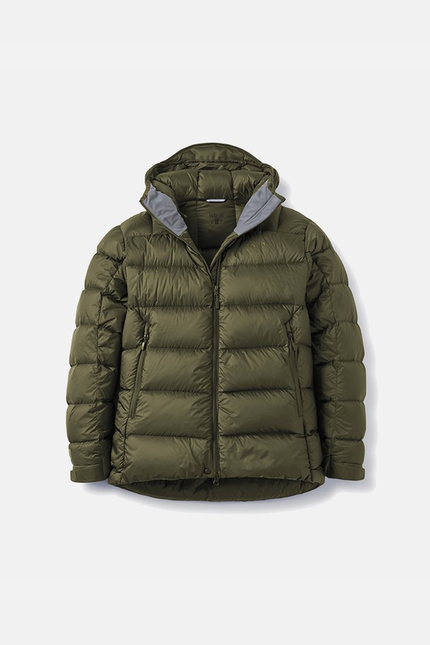 Rab(랩) 뉴트리노 프로 후디 Olive/Olive는 등산, 하이킹, 겨울 산행에 적합한 남녀 공용 다운자켓입니다. 헬멧 호환 후드와 800FP 구스다운 충전재를 사용하여 보온성을 극대화했으며, DWR 발수 코팅으로 방수 및 방풍 기능을 갖췄습니다. 양방향 YKK 지퍼, 글러브 착용 가능한 커프스, 조절 가능한 밑단 등 겨울철 야외 활동에 필요한 다양한 기능을 제공합니다. 스포티하고 캐주얼한 스타일로, 등산룩, 겨울 데일리룩, 캠핑룩 등 폭넓게 활용 가능합니다. 부드러운 촉감의 나일론, 폴리아미드 소재를 사용하여 편안한 착용감을 선사합니다.
