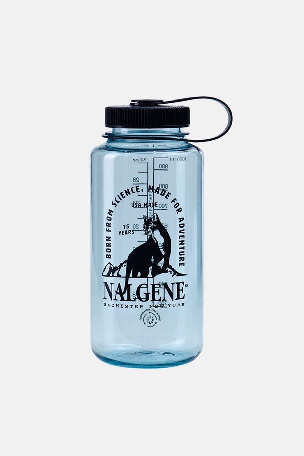 날진 와이드마우스 서스테인 75주년 씨폼 1L는 등산, 하이킹, 일상생활에서 유용하게 사용할 수 있는 물병입니다. 1L 용량으로 넉넉한 수분 보충이 가능하며, 와이드마우스 타입으로 세척 및 사용이 편리합니다. 플라스틱 소재로 제작되어 가볍고 내구성이 뛰어나며, 방수 기능으로 물 샘 걱정 없이 휴대할 수 있습니다. 서스테인 75주년 기념 에디션으로 특별함을 더했으며, 씨폼 블루 컬러가 산뜻함을 선사합니다. 물병의 내구성을 강화하여 오래도록 사용할 수 있습니다.
