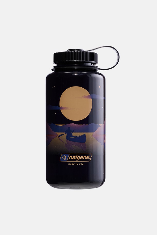 날진 와이드마우스 서스테인 오딧세이 그레이 문셋 1.0L는 등산, 하이킹, 캠핑 등 아웃도어 활동에 적합한 물통입니다. 1.0L의 넉넉한 용량으로 물이나 음료를 충분히 담을 수 있으며, 플라스틱 소재의 원통형 디자인으로 제작되었습니다. 와이드마우스 타입으로 세척이 용이하고, 스크류형 잠금 방식으로 내용물이 새는 것을 방지합니다. 무지 디자인과 그레이 색상은 세련된 느낌을 주며, 서스테인 오딧세이 시리즈로 뛰어난 기능성을 제공합니다. 방수 기능으로 야외 활동 시에도 안심하고 사용할 수 있습니다.
