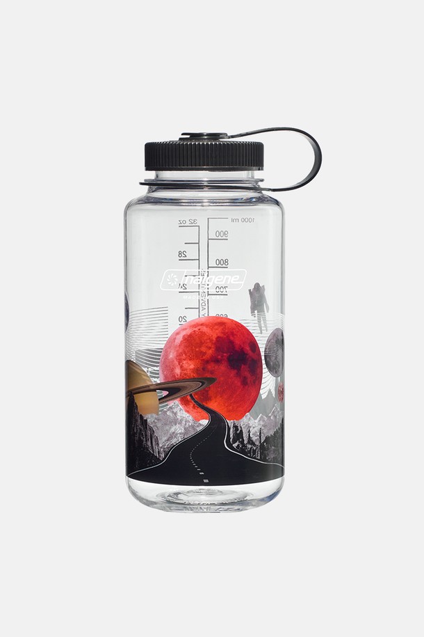 날진 와이드마우스 서스테인 아스트로모텔 1.0L는 하이킹, 캠핑, 일상에서 유용한 물통입니다. 1.0L의 넉넉한 용량으로 충분한 수분 보충이 가능하며, 스크류캡 방식으로 내용물을 안전하게 보관할 수 있습니다. 플라스틱 소재로 제작되어 내구성이 뛰어나며, 휴대가 간편합니다. 투명한 디자인과 원통형의 깔끔한 외형으로 실용성과 심미성을 모두 갖췄습니다. 사이즈 조절이 가능하여 사용 편의성을 높였습니다.
