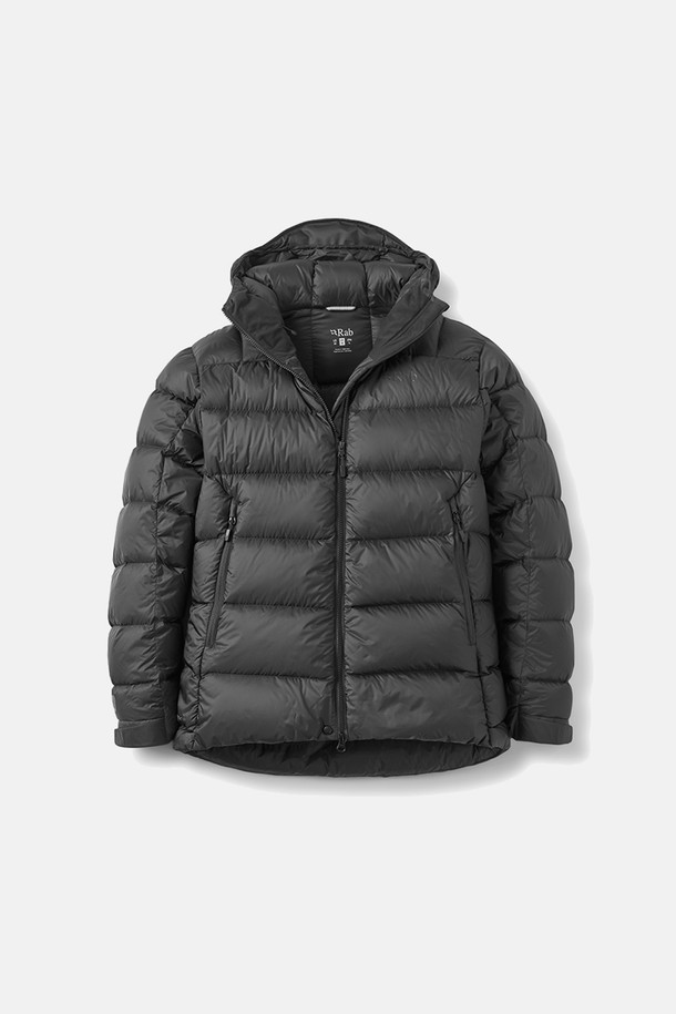 Rab(랩) 뉴트리노 프로 후디 Black/Black는 등산, 하이킹, 겨울 산행에 적합한 남녀 공용 아우터입니다. 방수, 방풍, 보온 기능을 갖춘 두꺼운 두께의 다운자켓으로, 800FP 구스다운 충전재와 헬멧 호환 가능한 후드가 특징입니다. 레귤러핏으로 제작되었으며, 긴 소매와 집업 여밈 방식을 통해 편안한 착용감을 제공합니다. 발수 기능과 더불어 내부 체스트 포켓, 핸드포켓, 조절 가능한 밑단, 글러브 친화적 커프스 등의 디테일이 돋보입니다. 스포티, 고프코어, 미니멀 스타일을 선호하는 분들께 겨울철 데일리룩, 캠핑룩, 등산룩으로 추천합니다.
