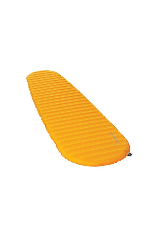 써머레스트 트레일 프로라이트 R 2025는 캠핑과 백패킹에 적합한 매트/패드입니다. 자가 팽창 기능과 경량 설계를 통해 휴대성을 높였으며, 폴리에스테르 소재로 제작되어 방수 및 보온 기능을 제공합니다. 특히, R-Value 3.8로 봄, 여름, 가을 계절에 적합하며, 두꺼운 두께와 StrataCore™ 구조로 편안함을 더했습니다. 윙록(WingLock™) 밸브와 원웨이 인플레이션 기능으로 간편하게 사용할 수 있으며, 망고 컬러의 무지 디자인이 특징입니다.
