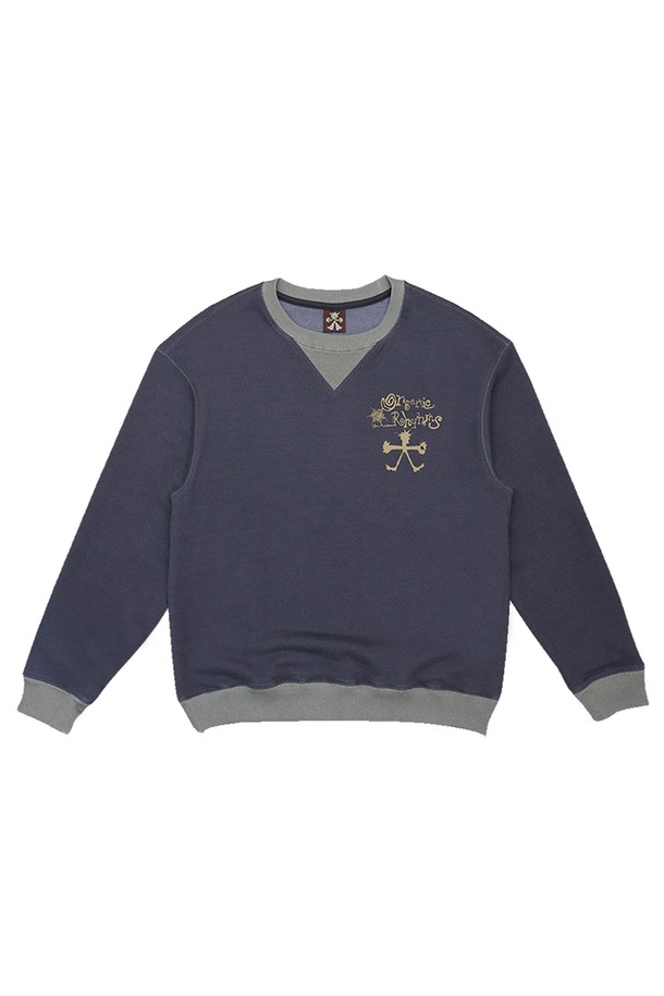 오가닉 리듬 블록 스웻셔츠는 베이직 스타일의 상의로, 일상생활에서 편안하게 착용할 수 있습니다. 딥 퍼플과 베이지 두 가지 컬러로 출시되었으며, 면과 폴리에스테르 혼방 소재로 제작되어 부드러운 촉감을 선사합니다. 컬러 블록 패턴과 긴소매, 오버핏 디자인이 특징이며, 가먼트다잉 워싱 처리와 구셋 디테일로 완성도를 높였습니다. 캐주얼, 미니멀, 클래식 스타일을 모두 소화하는 매력적인 스웻셔츠입니다.
