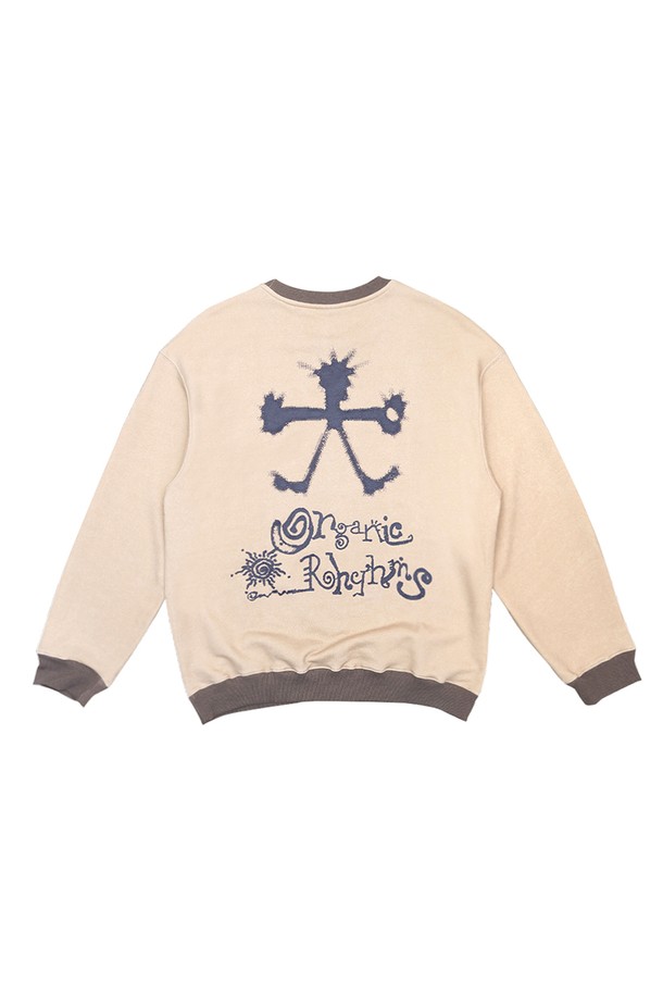 오가닉 리듬 블록 스웻셔츠는 캐주얼, 미니멀, 스트리트 스타일을 선호하는 분들을 위한 상의입니다. 딥 퍼플과 베이지 두 가지 컬러 블록 디자인으로, 일상에서 편안하게 착용하기 좋습니다. 면과 폴리에스테르 혼방 소재로 제작되어 부드러운 촉감과 편안한 착용감을 제공합니다. 가먼트다잉 가공을 거쳐 빈티지 무드를 더했으며, 움직임이 편안한 거셋 디테일을 더했습니다. 오버핏과 긴 소매 기장으로 트렌디한 스타일을 연출하며, 동네 마실룩이나 집콕룩으로 활용하기 좋습니다.
