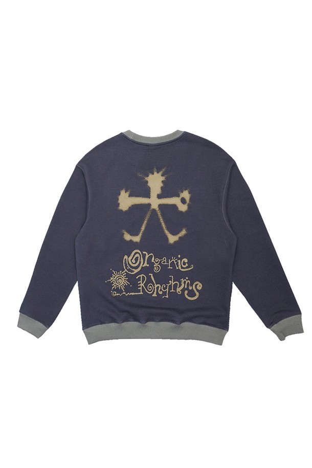 오가닉 리듬 블록 스웻셔츠는 베이직 스타일의 상의로, 일상생활에서 편안하게 착용할 수 있습니다. 딥 퍼플과 베이지 두 가지 컬러로 출시되었으며, 면과 폴리에스테르 혼방 소재로 제작되어 부드러운 촉감을 선사합니다. 컬러 블록 패턴과 긴소매, 오버핏 디자인이 특징이며, 가먼트다잉 워싱 처리와 구셋 디테일로 완성도를 높였습니다. 캐주얼, 미니멀, 클래식 스타일을 모두 소화하는 매력적인 스웻셔츠입니다.
