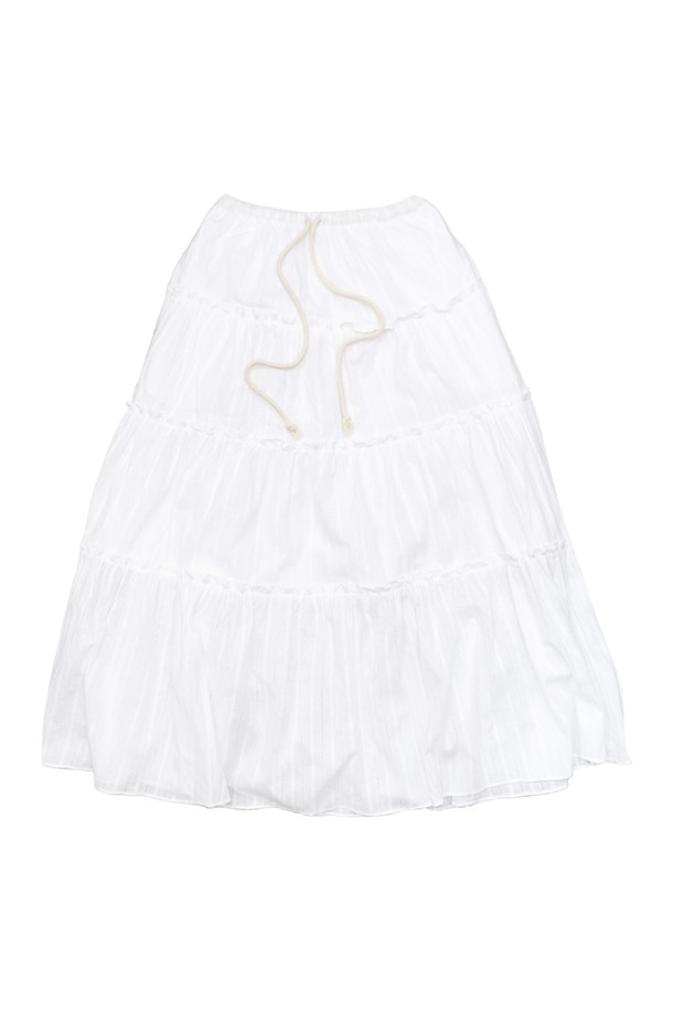 무어 티어드 스커트는 여성용으로, 화이트와 데님블루 두 가지 색상으로 출시되었습니다. 봄, 여름 시즌에 어울리는 면 소재의 루즈핏 티어드 스커트입니다. 로맨틱한 스타일을 연출하며, 허리 부분의 드로우스트링(끈)과 글린코드가 특징입니다. 아일렛 패턴으로 포인트를 주어 데이트룩, 카페룩, 봄 소풍룩 등 다양한 TPO에 활용하기 좋습니다. 로맨틱, 미니멀, 클래식 스타일을 선호하는 분들께 추천합니다.
