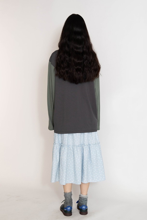 무어 티어드 스커트는 로맨틱한 무드를 연출하는 여성용 스커트입니다. 아이렛 화이트와 데님 블루 두 가지 색상으로 제공되며, 봄과 여름에 어울리는 디자인입니다. 허리 드로우스트링 디테일이 특징이며, 루즈핏의 티어드 스타일로 편안하게 착용할 수 있습니다. 데이트룩, 카페룩, 산책룩 등 다양한 TPO에 맞춰 클래식, 미니멀 스타일로 연출해보세요. 면 소재로 제작되어 부드러운 촉감을 선사합니다.
