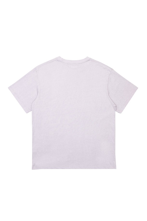 "함사 터치" 반팔 티셔츠는 남녀 공용으로, 캐주얼 및 빈티지 스타일을 연출하기 좋은 아이템입니다. 올리브와 라일락 두 가지 컬러로 출시되었으며, 봄, 여름 시즌에 적합합니다. 면 소재의 오버핏 라운드넥 티셔츠로, 함사(파티마의 손) 그래픽 프린트가 돋보입니다. 피그먼트 후가공 처리로 빈티지한 무드를 더했으며, 편안한 일상룩과 산책룩에 활용하기 좋습니다. 스트리트 패션을 즐기는 분들께도 추천합니다.
