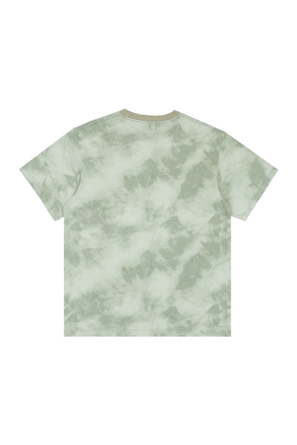 "얼씨 다이드" 반팔 티셔츠는 브라운과 브로콜리 두 가지 색상으로 출시되어 개성 넘치는 스타일을 연출합니다. 일상에서 편안하게 착용할 수 있으며, 캐주얼한 스타일을 선호하는 분들께 추천합니다. 오버핏으로 제작되어 트렌디하며, 라운드넥 디자인과 자연스러운 타이다이 패턴이 특징입니다. 면 소재로 제작되어 부드러운 착용감을 선사하며, 동네 마실룩, 여행룩 등 다양한 TPO에 활용하기 좋습니다. 그래픽 포인트 디테일이 더해져 더욱 특별한 느낌을 줍니다.
