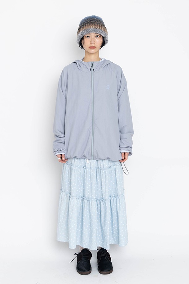 무어 티어드 스커트는 로맨틱한 무드를 연출하는 여성용 스커트입니다. 아이렛 화이트와 데님 블루 두 가지 색상으로 제공되며, 봄과 여름에 어울리는 디자인입니다. 허리 드로우스트링 디테일이 특징이며, 루즈핏의 티어드 스타일로 편안하게 착용할 수 있습니다. 데이트룩, 카페룩, 산책룩 등 다양한 TPO에 맞춰 클래식, 미니멀 스타일로 연출해보세요. 면 소재로 제작되어 부드러운 촉감을 선사합니다.
