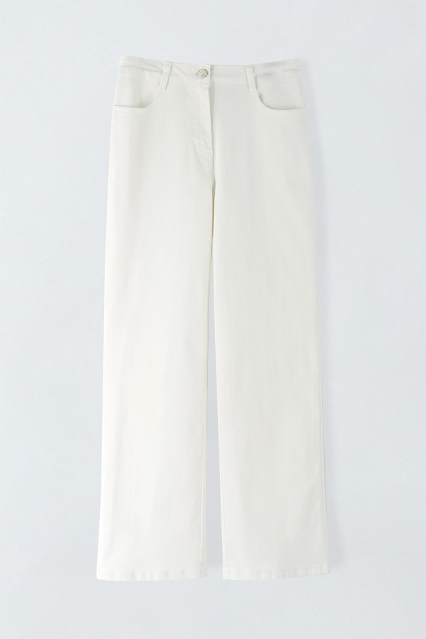 **와이드컬러데님 N5HM18**

아이보리, 핑크, 카키 3가지 색상으로 출시된 여성 와이드 데님 팬츠입니다. 봄, 여름, 가을에 착용하기 좋으며, 베이직한 스타일로 어떤 상의와도 쉽게 매치할 수 있습니다. 면과 폴리우레탄 혼방 소재로 제작되어 편안한 착용감을 선사하며, 약간의 신축성으로 활동성을 높였습니다. 넉넉한 와이드핏에 무지 디자인, 긴 기장으로 다리가 길어 보이는 효과를 줍니다. 포켓이 있어 실용성을 더했으며, 데이트룩, 쇼핑룩 등 다양한 TPO에 활용 가능합니다.
