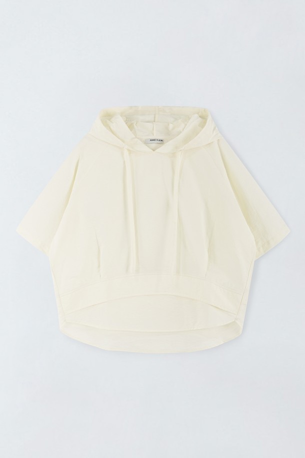 코튼 블랜디드 후드 블라우스 S5HM38는 여성용 후드 블라우스입니다. 민트, 옐로우, 블랙 세 가지 색상으로 출시되었으며, 봄, 여름 시즌에 캐주얼하고 일상적인 스타일로 활용하기 좋습니다. 면과 나일론 혼방 소재로 제작되어 가벼운 촉감을 선사하며, 루즈 핏과 긴 소매, 레귤러 기장으로 편안한 착용감을 제공합니다. 라글란 숄더 디자인과 무지 패턴이 특징이며, 밝은 색상은 약간의 비침이 있을 수 있습니다. 동네 마실룩, 여행룩, 봄 소풍룩 등 다양한 TPO에 매치하여 캐주얼하고 미니멀한 스타일을 연출해보세요.
