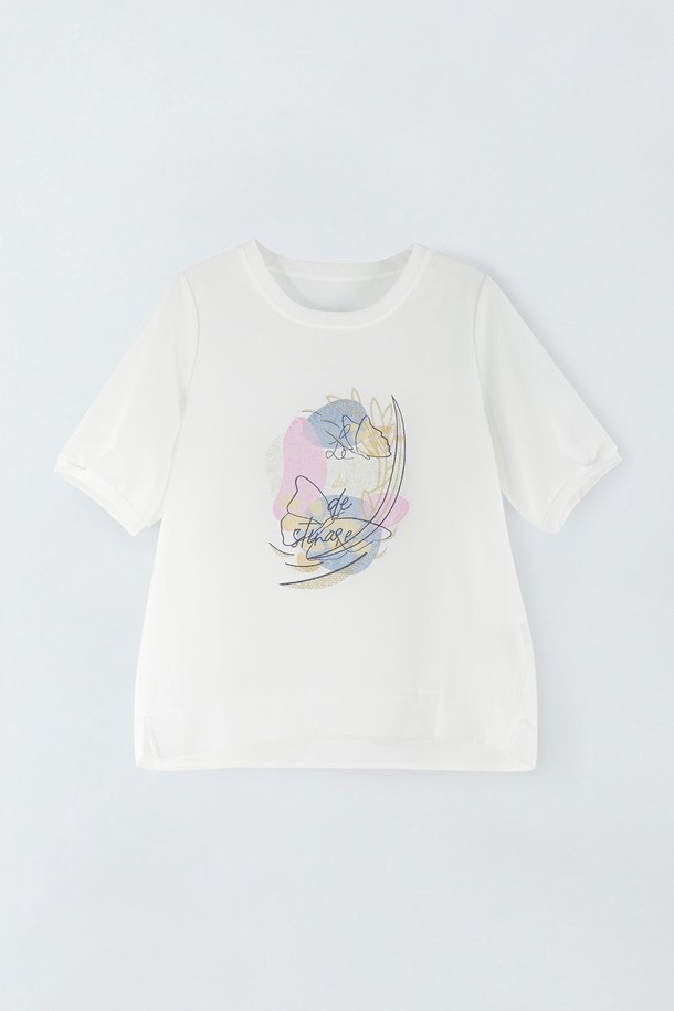 여성스러운 플라워 패턴이 돋보이는 노방 플라워 티셔츠입니다. 얇은 두께감의 폴리에스터 소재로 제작되어 여름철 시원하게 착용할 수 있으며, 비침이 있을 수 있으니 밝은 색상의 이너와 함께 코디하는 것을 추천합니다. 반소매 디자인으로 간편하게 입을 수 있으며, 드라이클리닝 관리를 권장합니다.
