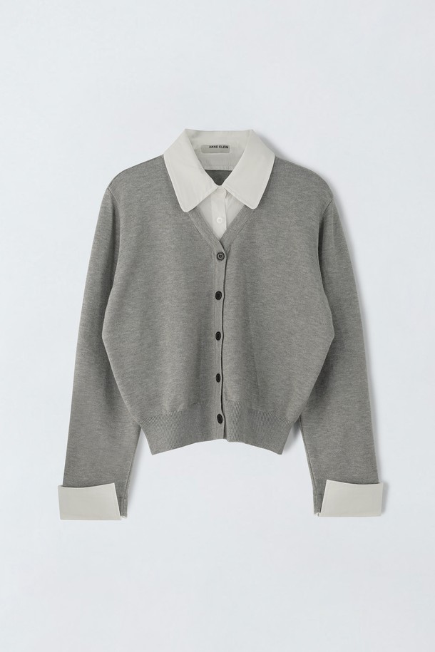 **셔츠 카라 배색 가디건 E5HF002**는 여성 의류로, 베이직한 스타일의 셔츠 카라 배색 가디건입니다. 봄, 가을에 착용하기 좋으며, 출근룩과 모임룩에 적합합니다. 그레이와 네이비 두 가지 색상으로 만나볼 수 있으며, 레귤러핏에 긴 소매 기장입니다. 레이온, 폴리에스터, 나일론, 면 혼방 소재로 제작되어 신축성이 좋고 비침 걱정 없이 편안하게 착용할 수 있습니다. 미니멀, 클래식, 캐주얼 스타일을 즐기는 분들께 추천합니다.
