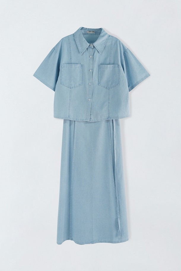 **포켓 데님 투피스 S5HF009**는 여성 의류로, 캐주얼한 스타일을 즐기는 분들을 위한 포켓 디테일의 데님 투피스입니다. 스카이블루와 인디고 두 가지 색상으로 제공되며, 봄, 여름, 가을에 착용하기 좋습니다. 면과 폴리에스테르 혼방의 데님 소재로 제작되어 편안한 착용감을 선사하며, 셔츠 칼라와 반소매 디자인으로 세련된 느낌을 더했습니다. A라인 치마와 일자 핏으로, 데이트룩, 동네 마실룩, 카페룩 등 다양한 TPO에 잘 어울립니다. 신축성은 없으며 비침 걱정 없이, 레귤러핏으로 편안하게 착용할 수 있습니다.
