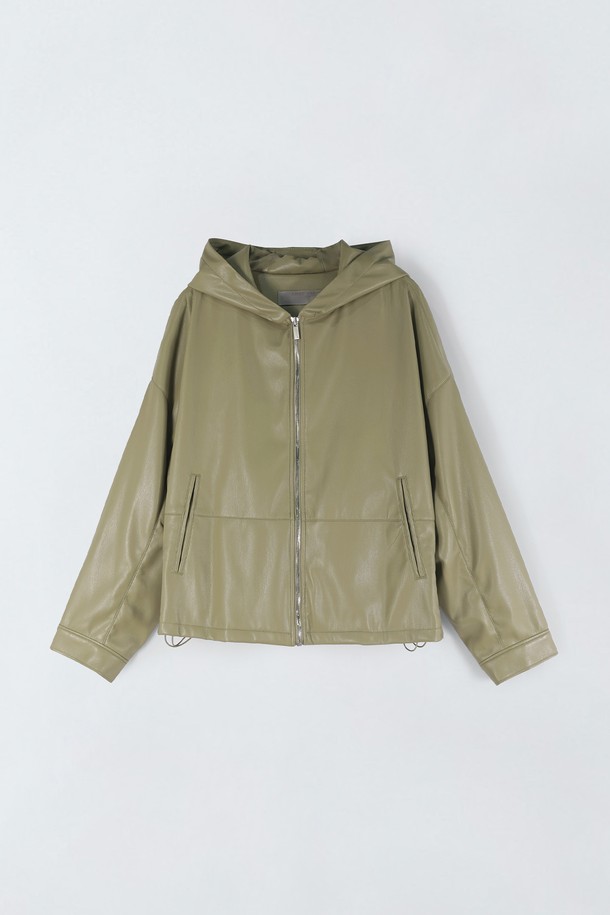 **페이크 레더 후드 재킷 N5HW43**은 여성 고객을 위한 캐주얼 스타일의 아우터입니다. 얇은 두께감과 부드러운 촉감의 인조 가죽 소재로 제작되어 봄, 가을에 착용하기 좋습니다. 카키, 올리브 두 가지 색상으로 출시되었으며, 후드 디테일과 포켓이 있어 실용성을 더했습니다. 레귤러핏에 집업 스타일로 간편하게 착용할 수 있으며, 일상 및 봄 소풍룩에 활용하기 좋은 미니멀한 디자인의 재킷입니다.
