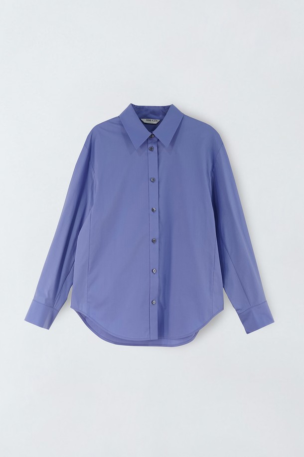 산뜻한 블루 컬러의 레귤러핏 코튼 블랜딩 셔츠 S5HW055입니다. 봄, 가을 시즌에 어울리는 얇고 부드러운 면 혼방 소재로 제작되어 편안한 착용감을 선사합니다. 베이직하고 미니멀한 디자인으로, 카라넥과 긴 소매가 특징이며, 크롭 기장으로 트렌디함을 더했습니다. 출근룩과 데이트룩에 모두 잘 어울리며, 미니멀, 클래식, 캐주얼 스타일을 연출하기 좋습니다. 무지 패턴으로 다양한 하의와 쉽게 매치하여 활용도 높은 스타일링을 완성해보세요.
