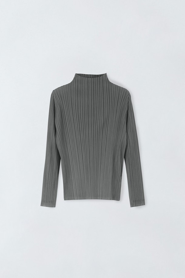 플리츠 모크넥 블라우스O5HW018는 여성용 블라우스로, 미니멀한 스타일을 추구하는 분들을 위한 아이템입니다. 부드러운 촉감의 폴리에스테르 소재로 제작되어 봄, 가을에 착용하기 좋으며, 레귤러핏과 크롭 기장으로 세련된 실루엣을 연출합니다. 플리츠 디테일이 돋보이는 디자인으로, 데이트룩이나 모임룩에 시크하고 클래식한 분위기를 더해줍니다. 모크넥과 긴 소매 디자인은 은은한 우아함을 선사하며, 그레이 컬러로 다양한 하의와 손쉽게 매치할 수 있습니다. 얇은 두께감으로 편안하게 착용할 수 있습니다.
