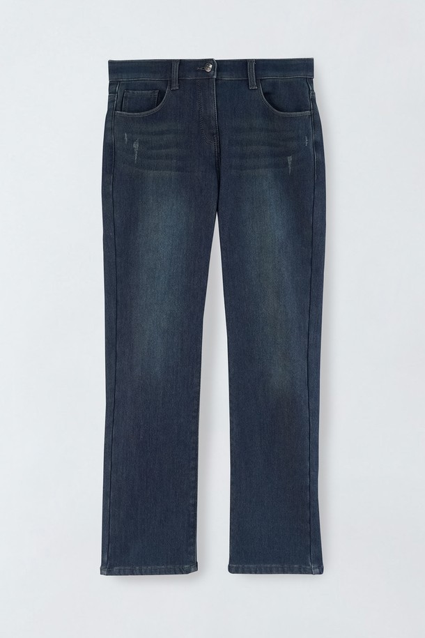 네이비 컬러의 여성용 스트레이트 기모 데님 E5HW098입니다. 가을, 겨울 시즌에 어울리는 두꺼운 두께감과 부드러운 촉감의 데님 소재로 제작되었습니다. 베이직하고 캐주얼한 스타일로, 일상 및 출근룩에 활용하기 좋습니다. 워싱 가공으로 은은한 멋을 더했으며, 레귤러핏으로 편안하게 착용할 수 있습니다. 무지 디자인에 기모 안감으로 보온성을 높인 긴 바지입니다.
