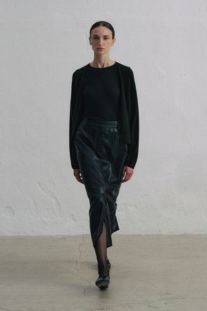 슬릿 페이크 레더 스커트 S5HW010