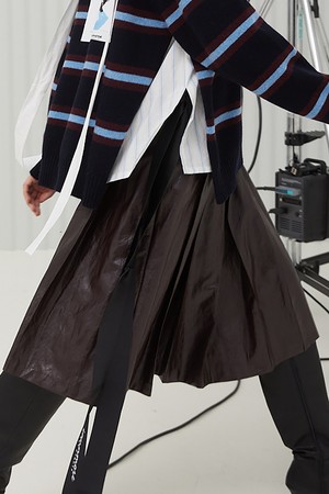 Logo Belted PU Leather Pleate Skirt_BR (로고 벨트  인조 가죽 주름 스커트_브라운)