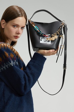 Charms embellished crossbody bucket bag_ 참 장식 버킷 백